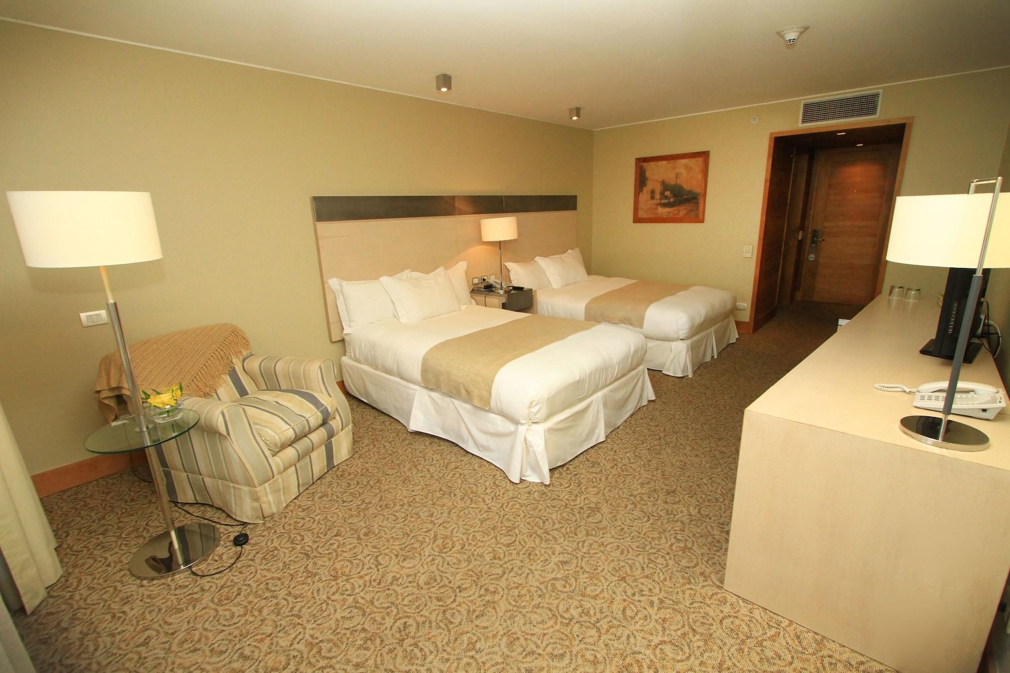 Radisson Hotel Puerto Varas Dış mekan fotoğraf A room at the hotel