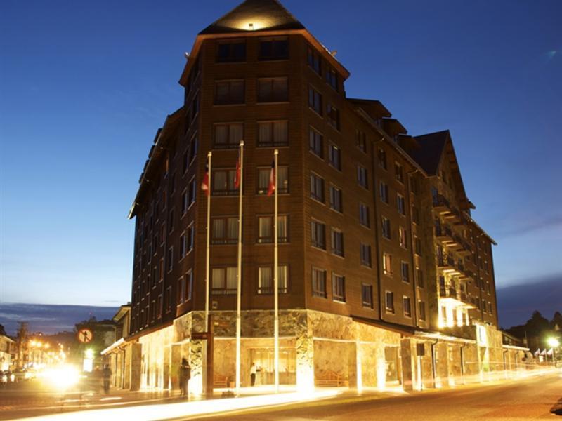 Radisson Hotel Puerto Varas Dış mekan fotoğraf The Hotel de l'Europe at night