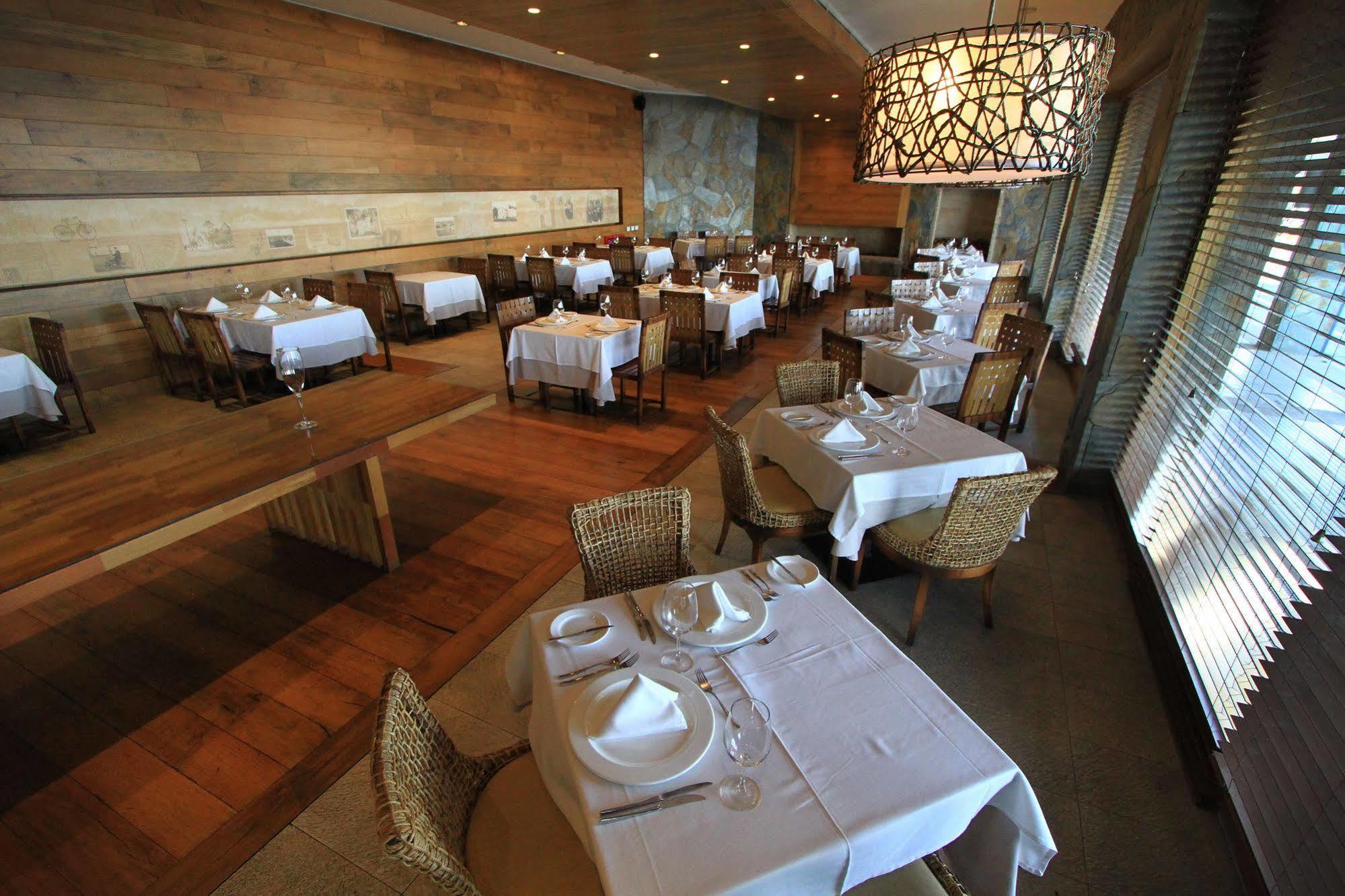 Radisson Hotel Puerto Varas Dış mekan fotoğraf Interior of the restaurant