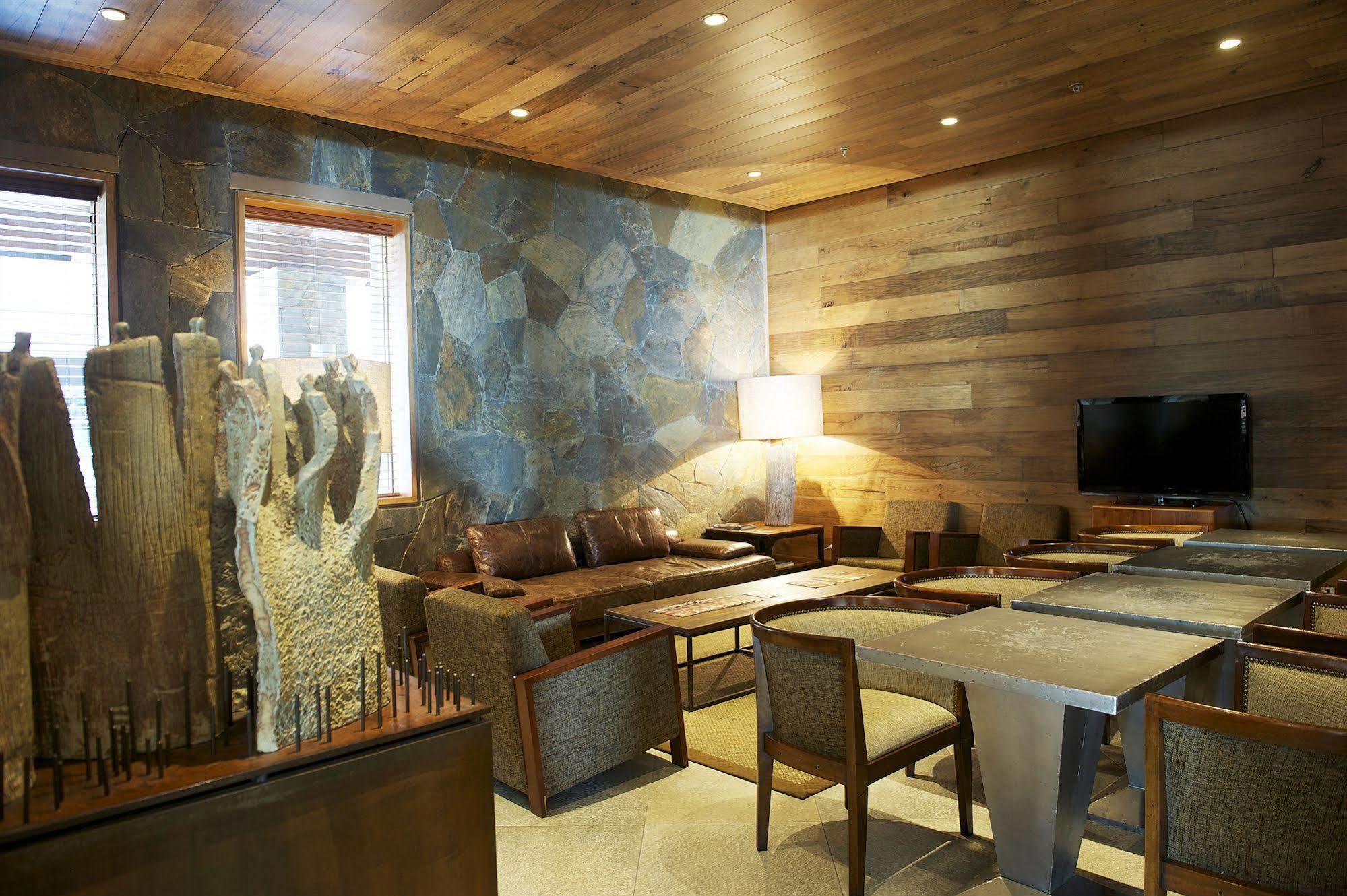 Radisson Hotel Puerto Varas Dış mekan fotoğraf The interior of the library